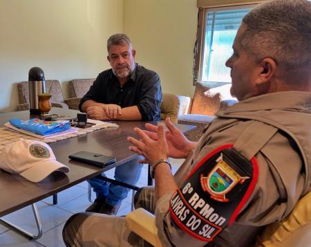 PREFEITO SE REÚNE COM A BRIGADA MILITAR PARA REFORÇAR SEGURANÇA NAS ESCOLAS